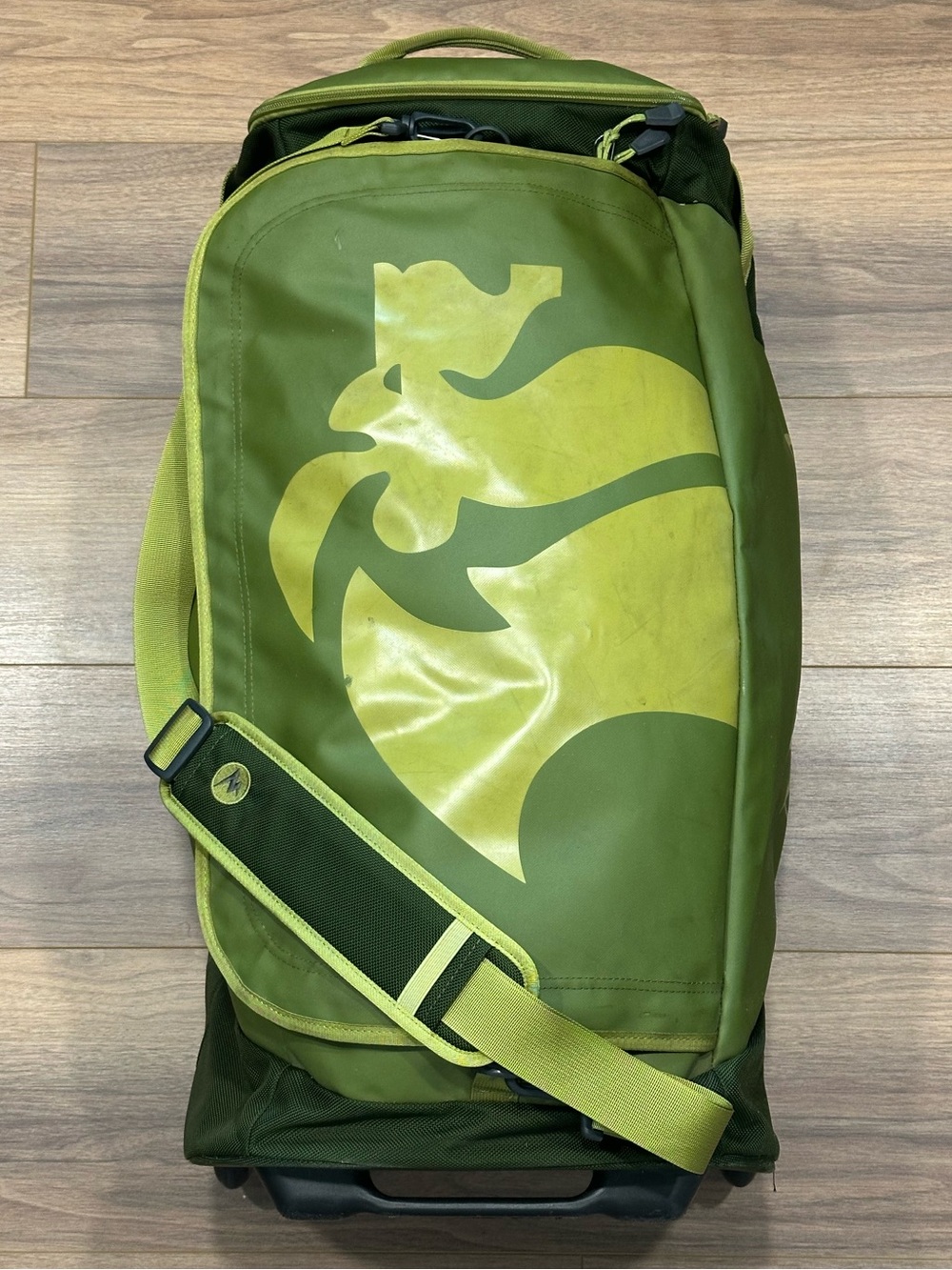 Marmot Micato Safari Roller Duffel Bag Rolling Suitcase in Green